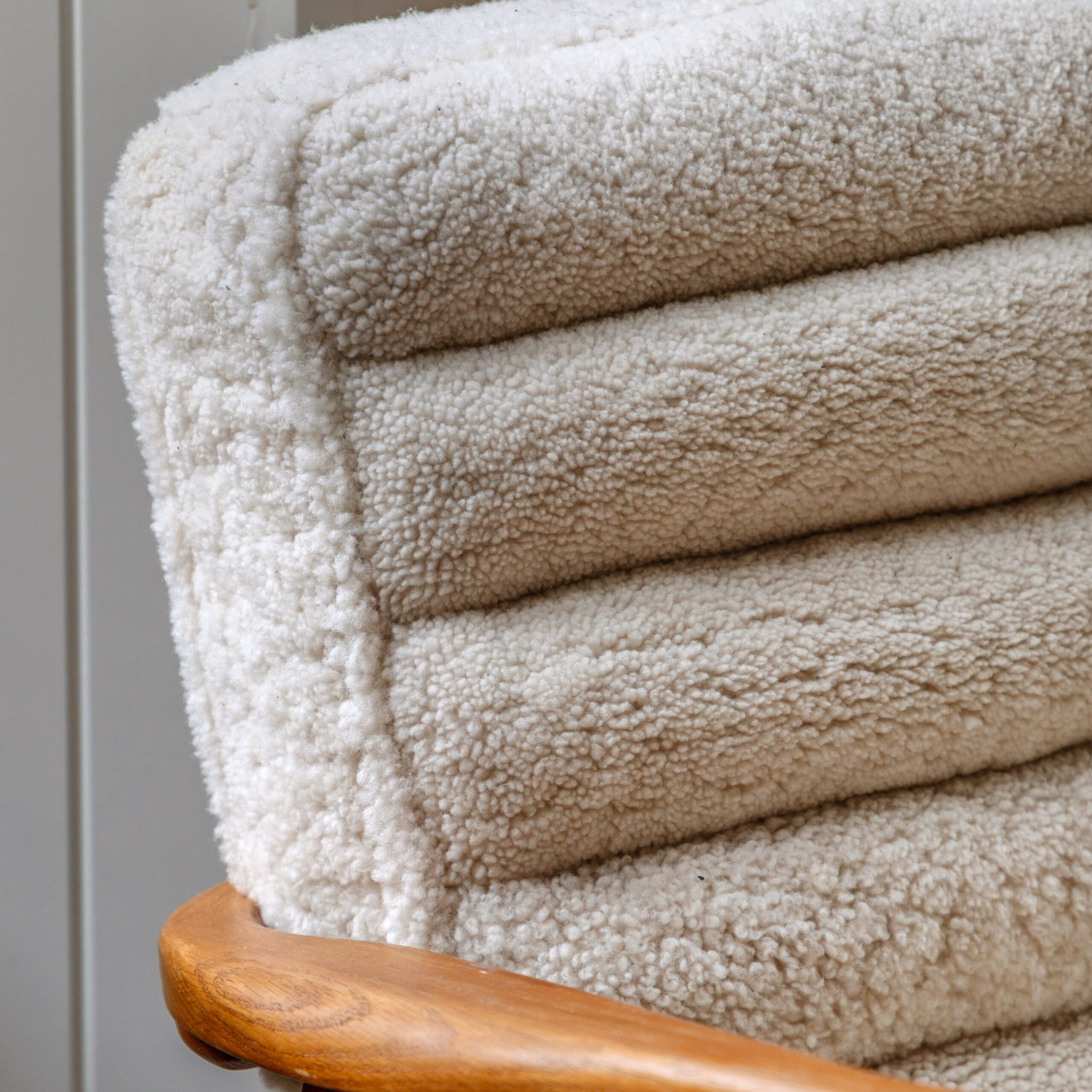 Camden Cream Sheepskin Armchair - Image 3