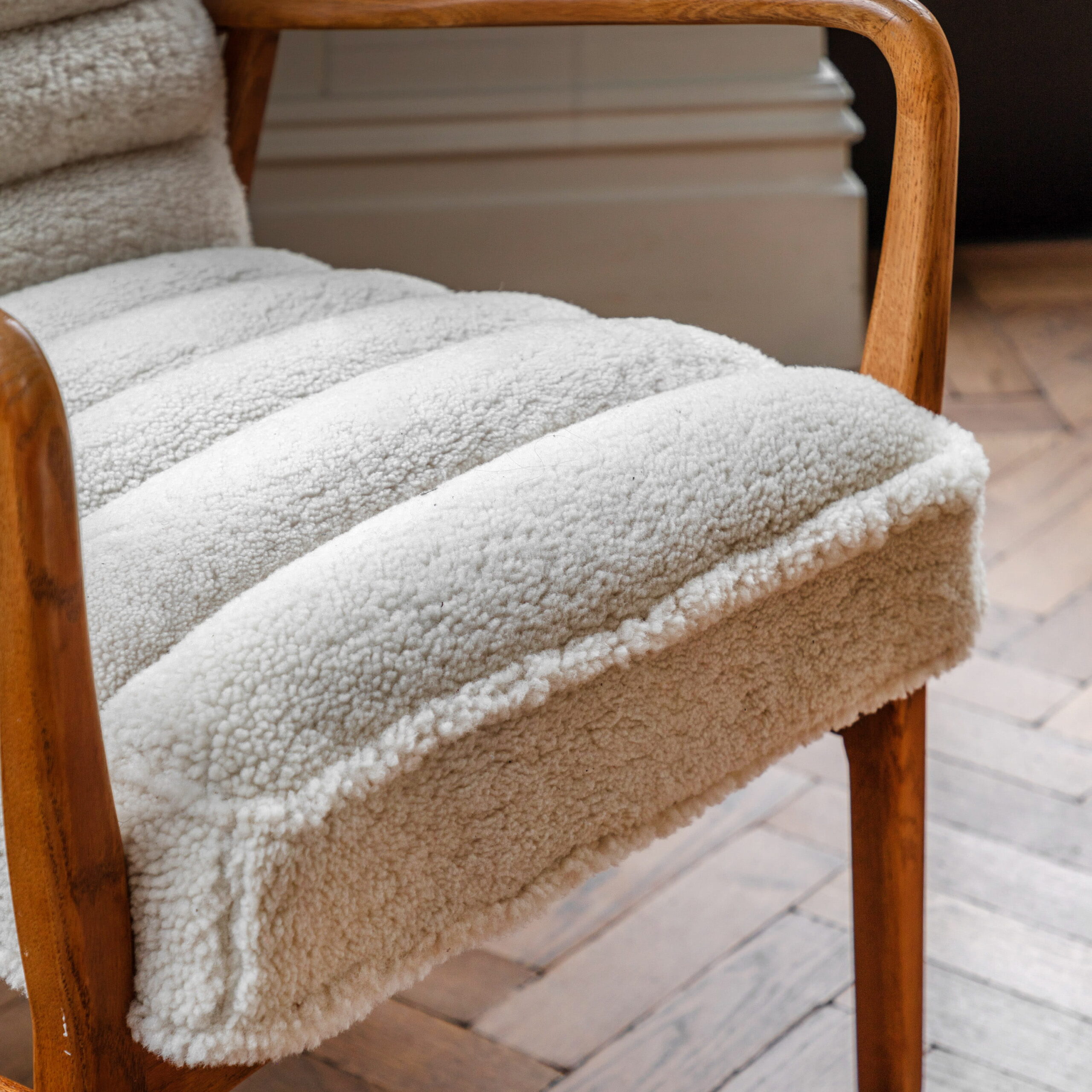 Camden Cream Sheepskin Armchair - Image 5