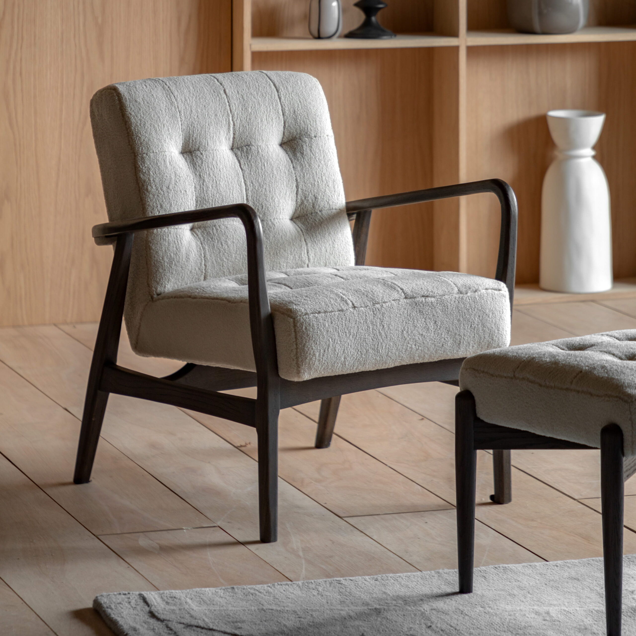 Hoxton Cream Sheepskin Armchair - Image 2