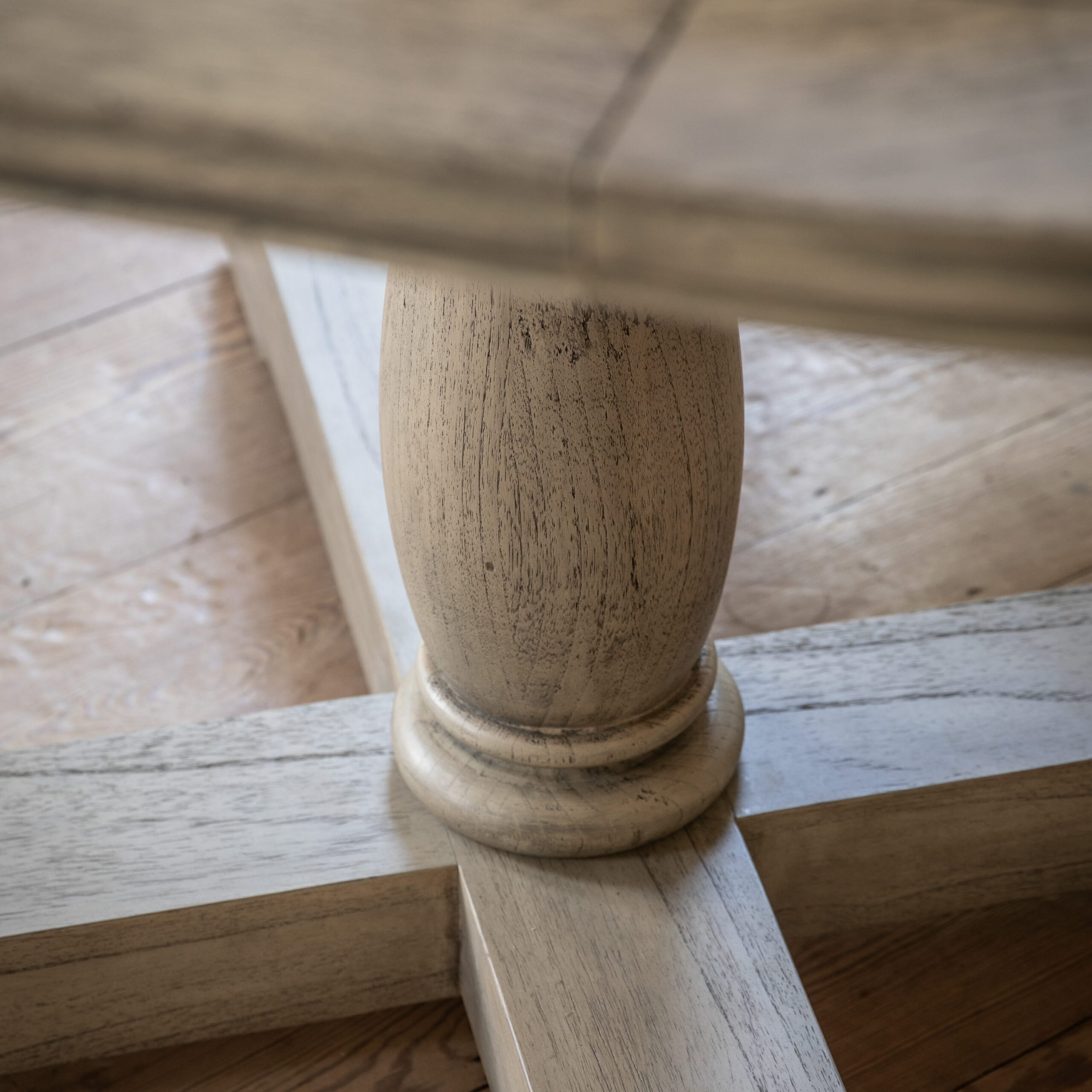 Provence Round Extending Dining Table - Image 3