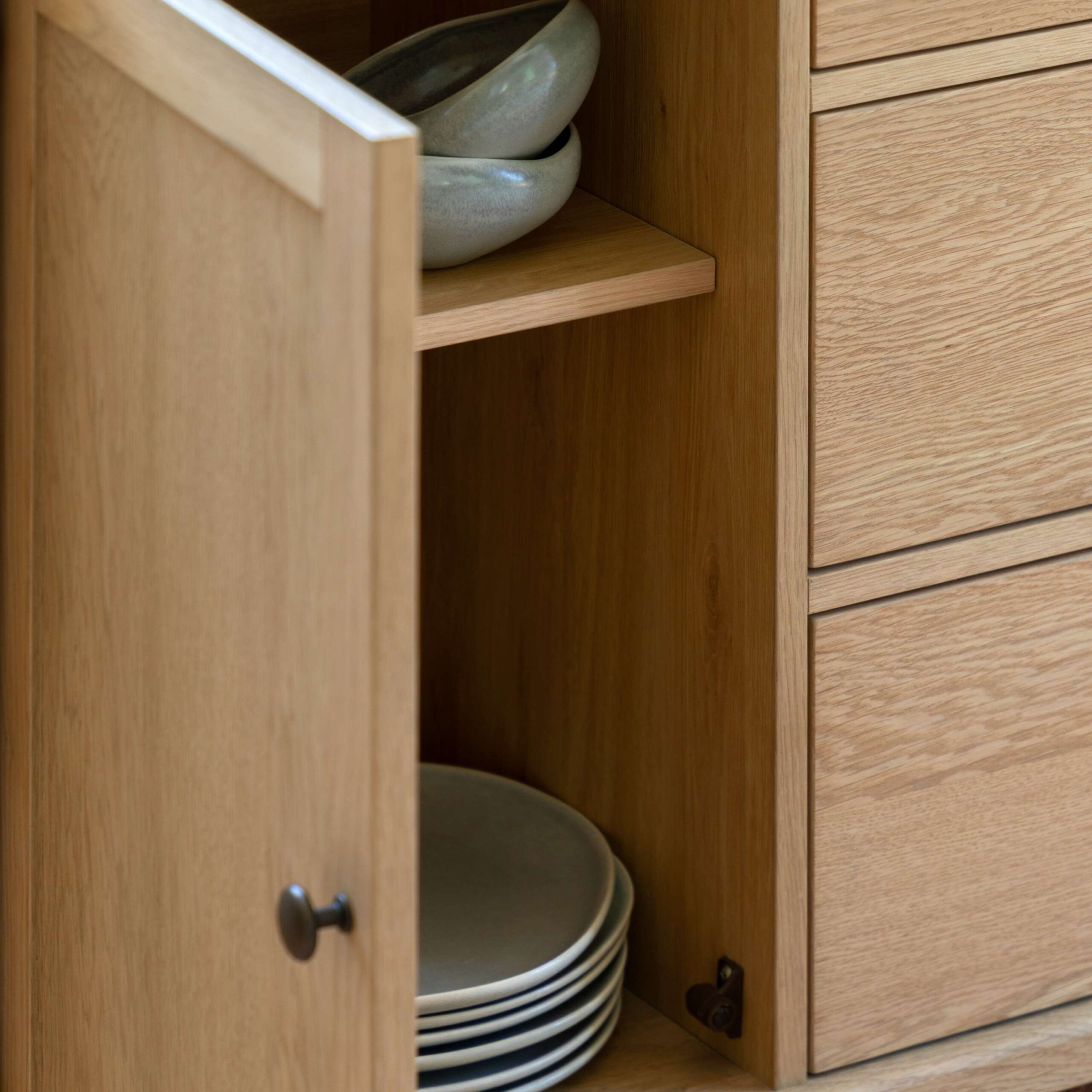 Harbury 2 Door 3 Drawer Sideboard - Image 3