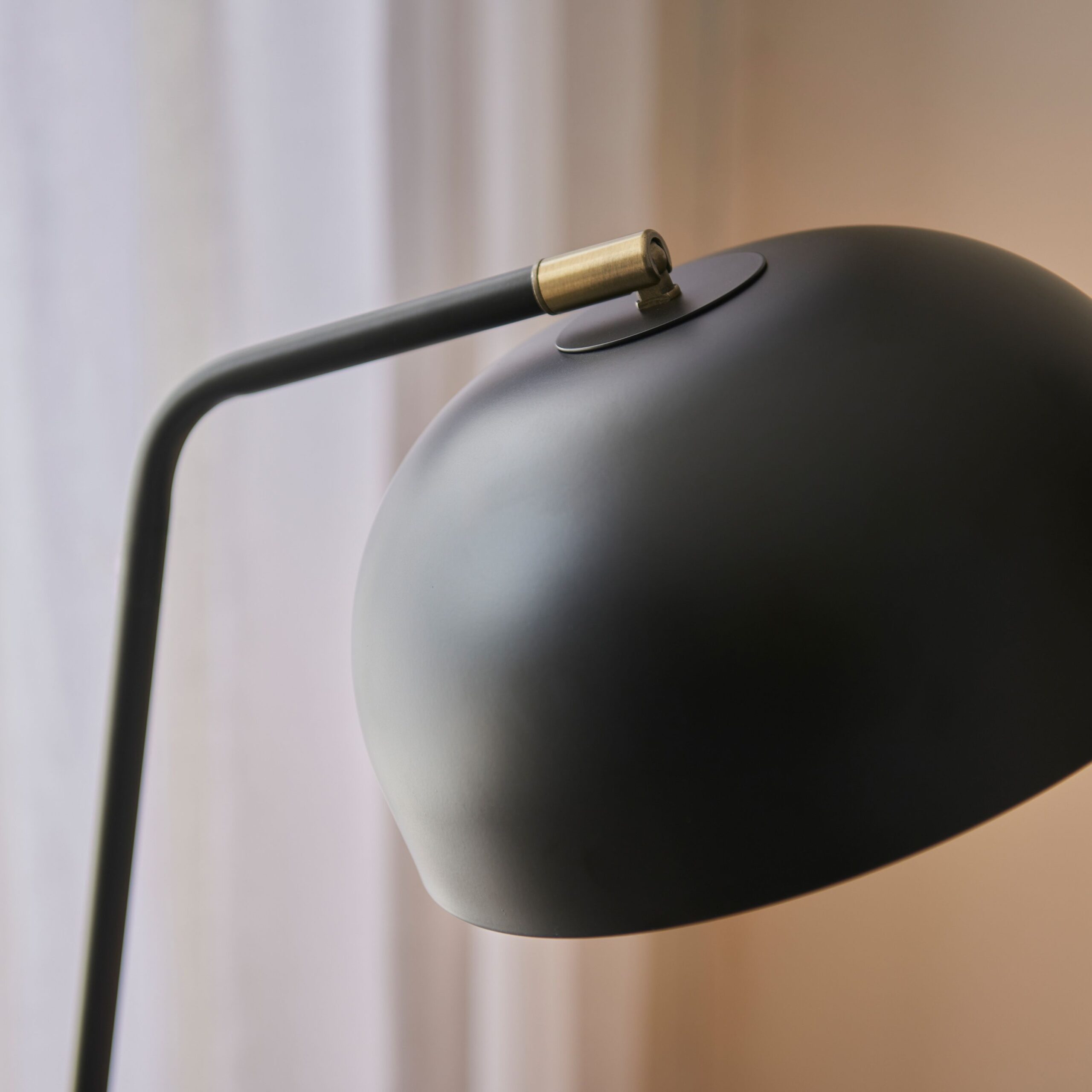 Skallar Floor Lamp - Image 3